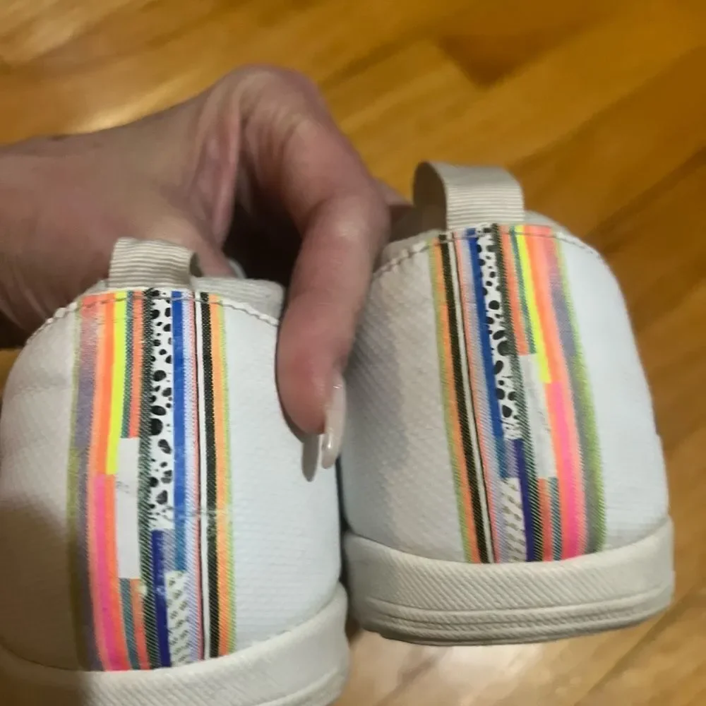Nike White and Black Sneakers with Multicolor Accents